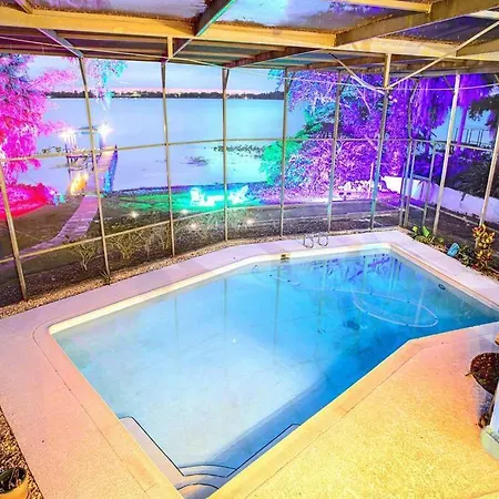 4 Rooms, Lake, Pool, Hot Tub, Putt-Putt